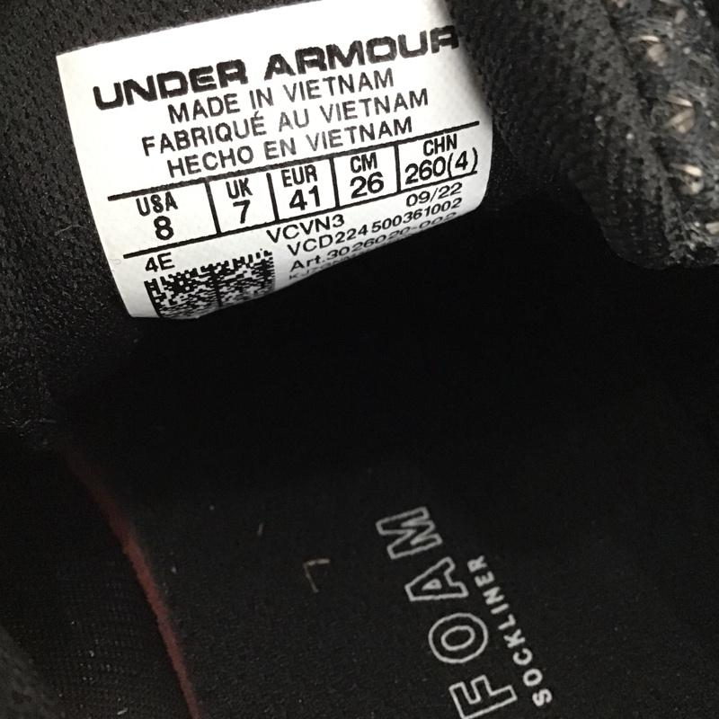 アンダーアーマー UNDER ARMOUR スニーカー スニーカー 3026020-002 チャージド ローグ3 ランニングシューズ 26cm 26.0cm ロゴ、文字 黒 / ブラック / X 白 / ホワイト / X 灰 / グレー / メンズ USED 古着 中古 10093222