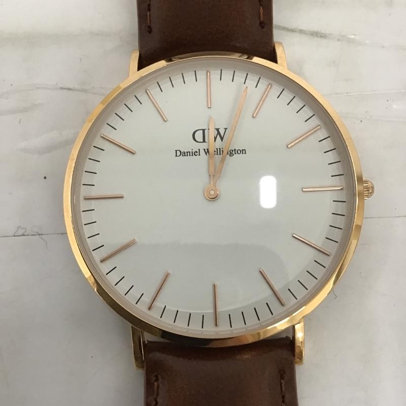 ダニエルウェリントン Daniel Wellington 腕時計 アナログ(クォーツ式) Classic B40R5 レザーベルト 箱有 ロゴ、文字 茶 / ブラウン / X 金 / ゴールド / X 白 / ホワイト / メンズ USED 古着 中古 10095351