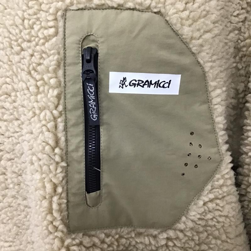 グラミチ GRAMICCI トレーナー 長袖 183-1222 GRAMICCI×FREAK’SSTORE フリースプルオーバー スウェット M ロゴ、文字 ベージュ / ベージュ / メンズ USED 古着 中古 10096960