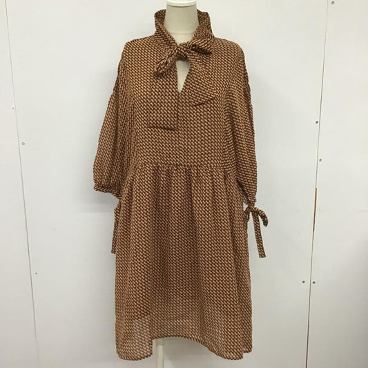 アースミュージックアンドエコロジー earth music&ecology カットソー 半袖 1D93L0A0300 ボウタイチュニックブラウス タグ付き FREE 総柄 茶 / ブラウン /  レディース USED 古着 中古 10097699