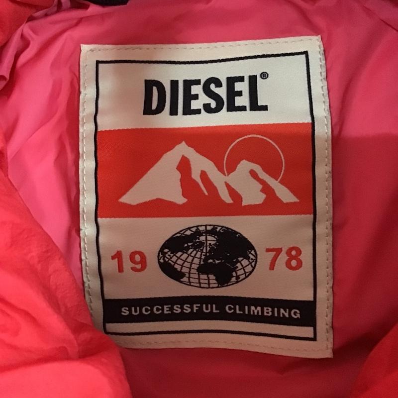 ディーゼル DIESEL ベスト ベスト ダウンベスト ノースリーブジャケット ジップアップジャケット フード付きジャケット S ロゴ、文字 赤 / レッド / メンズ USED 古着 中古 10098467