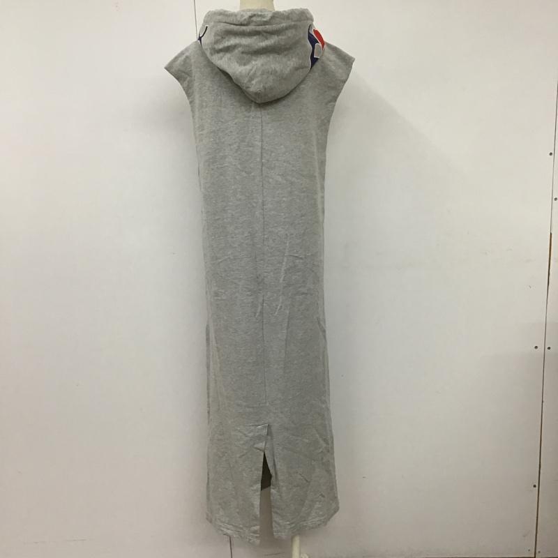 エックスガール X-girl ワンピース ロングスカート RUSSELL ATHLETIC スウェットパーカー ハーフジップ バックスリット 2 ロゴ、文字 灰 / グレー / レディース USED 古着 中古 10099315