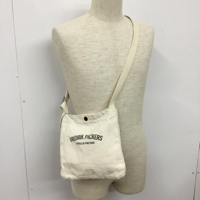 フレドリック パッカーズ FREDRIK PACKERS ショルダーバッグ ショルダーバッグ キャンバス ロゴ、文字 アイボリー / アイボリー / メンズ USED 古着 中古 10103324
