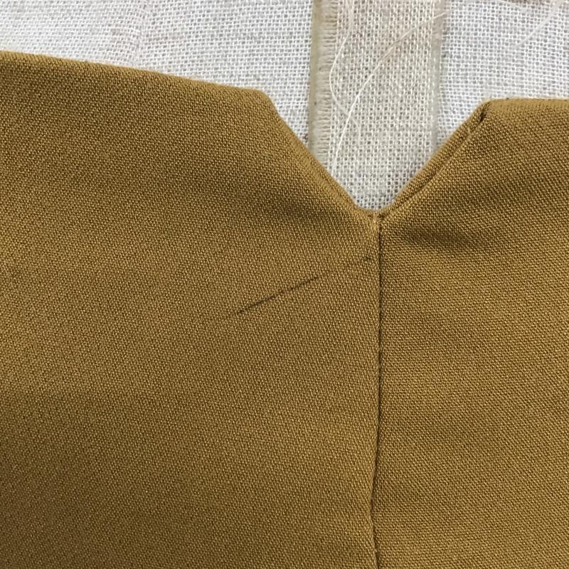 ザラ ZARA パンツ スラックス スラックスパンツ ワイドパンツ カジュアルパンツ センタータックパンツ M 無地 マスタード / マスタード /  レディース USED 古着 中古 10104395