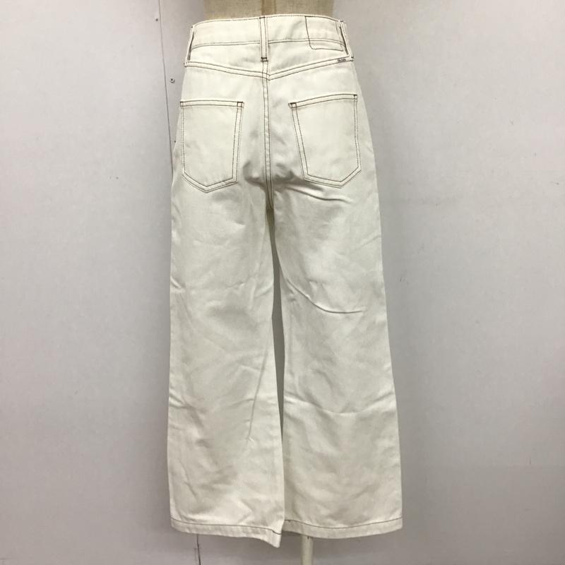 スライジーンズ SLY JEANS パンツ デニム、ジーンズ 030CSM11-3620 BARRYHWCROPPEDFLAREPT-E デニムパンツ ストレートパンツ ワイドパンツ 26インチ 無地 白 / ホワイト /  レディース USED 古着 中古 10104670