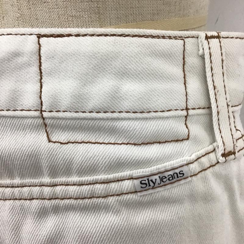 スライジーンズ SLY JEANS パンツ デニム、ジーンズ 030CSM11-3620 BARRYHWCROPPEDFLAREPT-E デニムパンツ ストレートパンツ ワイドパンツ 26インチ 無地 白 / ホワイト /  レディース USED 古着 中古 10104670