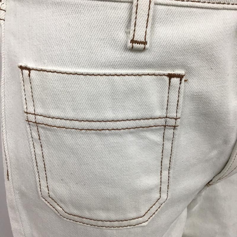 スライジーンズ SLY JEANS パンツ デニム、ジーンズ 030CSM11-3620 BARRYHWCROPPEDFLAREPT-E デニムパンツ ストレートパンツ ワイドパンツ 26インチ 無地 白 / ホワイト /  レディース USED 古着 中古 10104670