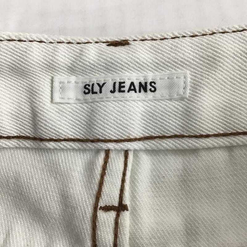 スライジーンズ SLY JEANS パンツ デニム、ジーンズ 030CSM11-3620 BARRYHWCROPPEDFLAREPT-E デニムパンツ ストレートパンツ ワイドパンツ 26インチ 無地 白 / ホワイト /  レディース USED 古着 中古 10104670