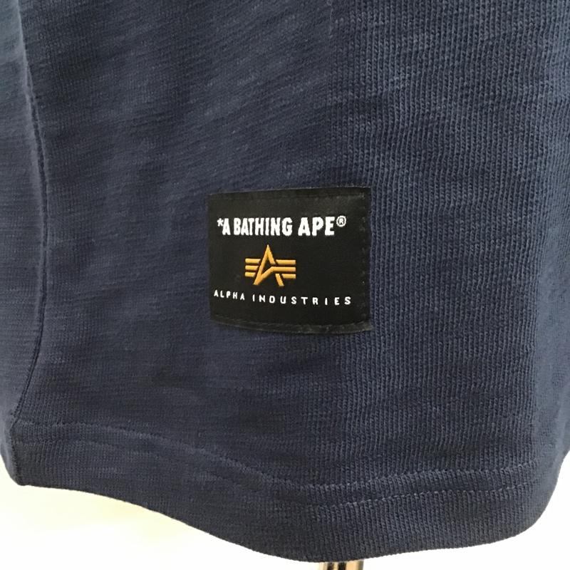 アベイシングエイプ A BATHING APE Tシャツ 半袖 半袖カットソー 刺繍Tシャツ クルーネックカットソー alphaindustries コラボ M ロゴ、文字 紺 / ネイビー / メンズ USED 古着 中古 10104975