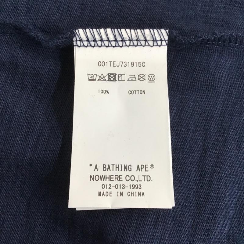 アベイシングエイプ A BATHING APE Tシャツ 半袖 半袖カットソー 刺繍Tシャツ クルーネックカットソー alphaindustries コラボ M ロゴ、文字 紺 / ネイビー / メンズ USED 古着 中古 10104975