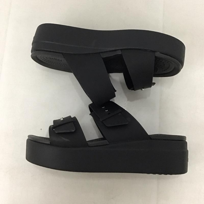 クロックス crocs サンダル サンダル ブルックリン サンダル ロー ウェッジ 7 ロゴ、文字 黒 / ブラック /  レディース USED 古着 中古 10141043