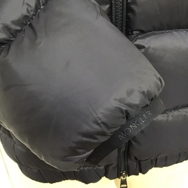 モンクレール MONCLER ジャケット、上着 ダウンジャケット E20914135585 WILLM GIUBBOTTO 2 ワンポイント 紺 / ネイビー / X 白 / ホワイト / X 赤 / レッド /  メンズ USED 古着 中古 10119671