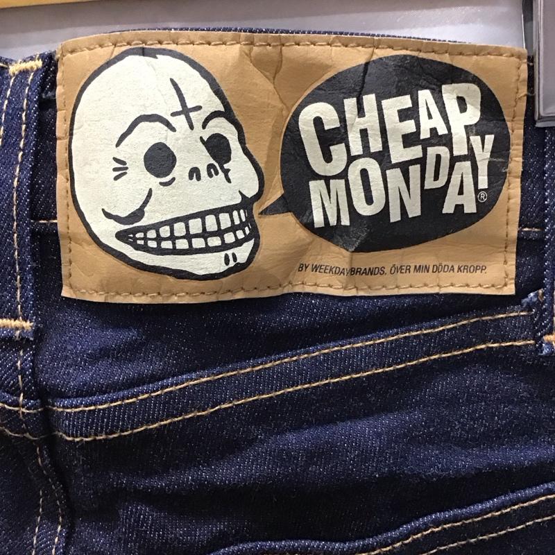 チープマンデイ CHEAP MONDAY パンツ デニム、ジーンズ スキニーパンツ ストレッチ W25 L32 無地 インディゴ / インディゴ /  レディース USED 古着 中古 10115421
