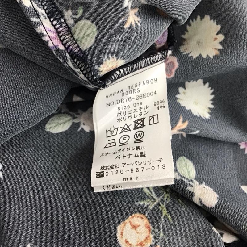 アーバンリサーチドアーズ URBAN RESEARCH DOORS ワンピース ひざ丈スカート DR76-26E004 Vネック 花柄 紺 / ネイビー /  レディース USED 古着 中古 10110855
