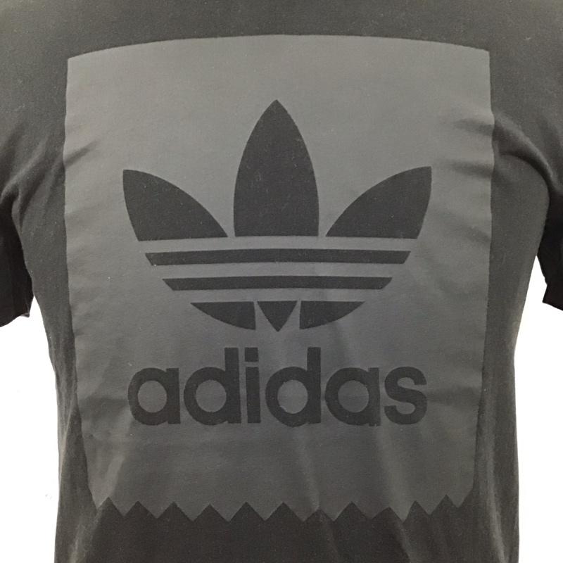 アディダス adidas Tシャツ 半袖 DH3865 クルーネック プリント M ロゴ、文字 黒 / ブラック /  メンズ USED 古着 中古 10123284
