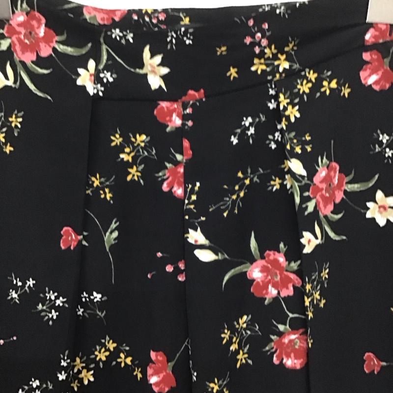 エモダ EMODA ボトムス ボトムス 041740751501-01 CHOOSEワイドタックパンツ M 花柄 黒 / ブラック /  レディース USED 古着 中古 10138978