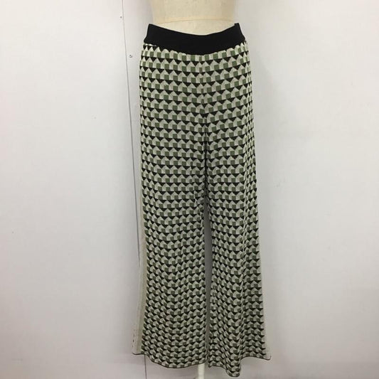 アズールバイマウジー AZUL BY MOUSSY ボトムス ボトムス 250ESM71-164D ジオメトリックパターンニットパンツ フレアパンツ カジュアルパンツ M 総柄 黒 / ブラック / X 白 / ホワイト / X ベージュ / ベージュ / X 緑 / グリーン /  レディース USED 古着 中古 10112995