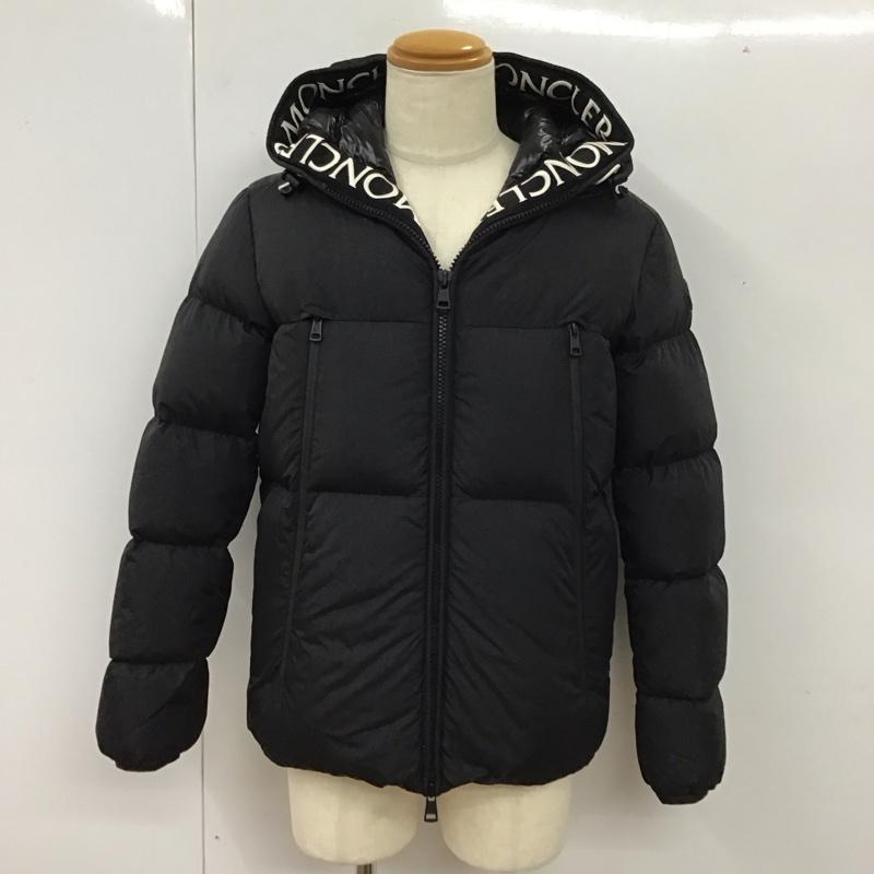 モンクレール MONCLER ジャケット、上着 ダウンジャケット F20911B56900 C0300 フード 2 ワンポイント 黒 / ブラック /  メンズ USED 古着 中古 10114747