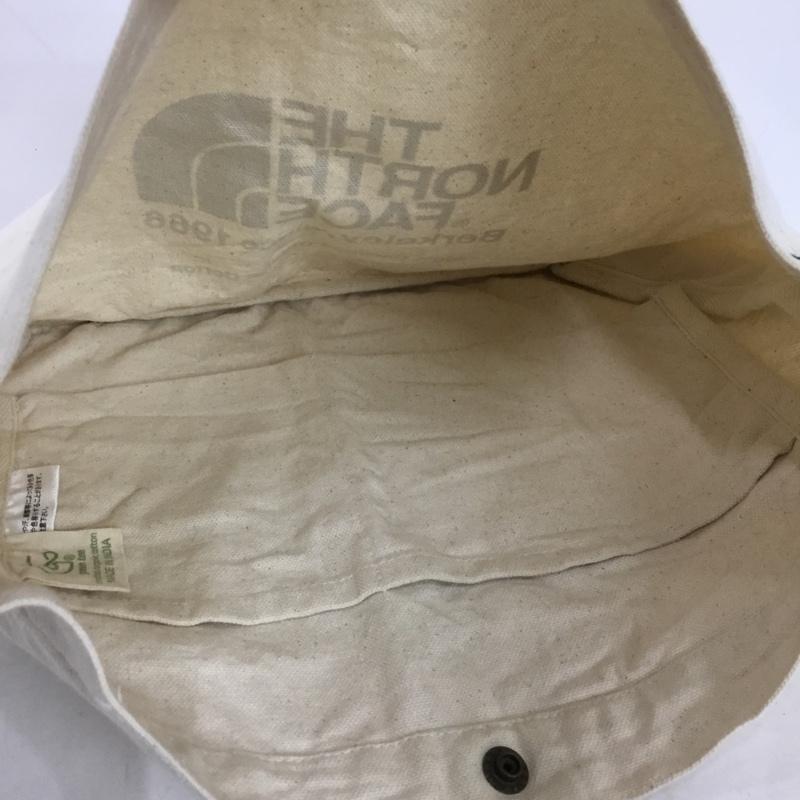 ザノースフェイス THE NORTH FACE ショルダーバッグ ショルダーバッグ Green Tee キャンバス オーガニックコットン ロゴ、文字 アイボリー / アイボリー /  メンズ USED 古着 中古 10144879