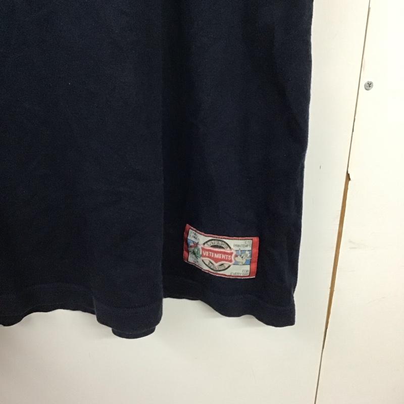 ヴェトモン VETEMENTS Tシャツ 半袖 半袖カットソー プリントTシャツ クルーネックカットソー プリント 紺 / ネイビー /  メンズ USED 古着 中古 10142883