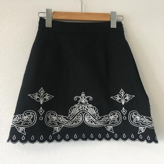 ムルーア MURUA スカート ミニスカート 1 無地 X 刺繍 黒 / ブラック / X 白 / ホワイト /  レディース USED 古着 中古 10012655