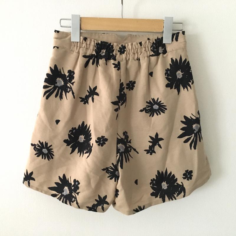 フリージア Freesia パンツ ショートパンツ M 花柄 ベージュ / ベージュ / X 黒 / ブラック /  レディース USED 古着 中古 10012703