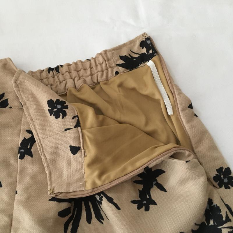 フリージア Freesia パンツ ショートパンツ M 花柄 ベージュ / ベージュ / X 黒 / ブラック /  レディース USED 古着 中古 10012703
