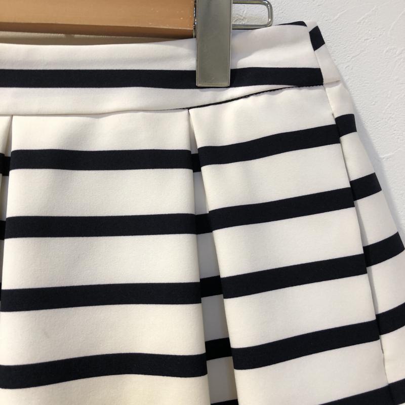 ザラ ZARA TRAFALUC スカート ひざ丈スカート M ボーダー柄 白 / ホワイト / X 黒 / ブラック /  レディース USED 古着 中古 10015012