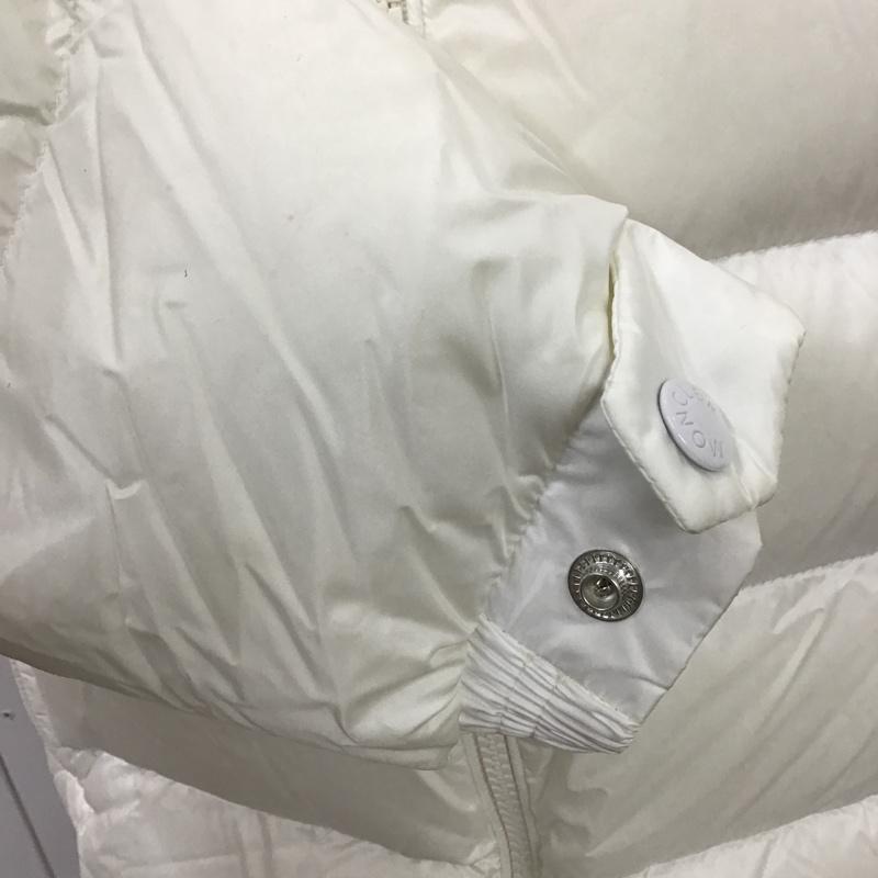 モンクレール MONCLER ジャケット、上着 ジャンパー、ブルゾン ジップアップジャケット ダウンジャケット カジュアルジャケット アウター 3 ロゴ、文字 白 / ホワイト / white メンズ USED 古着 中古 10103333