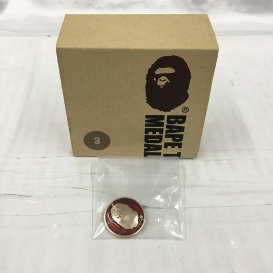 アベイシングエイプ A BATHING APE ファッション小物 ファッション小物 バッジ 香港 箱有 メンズ USED 古着 中古 10103475