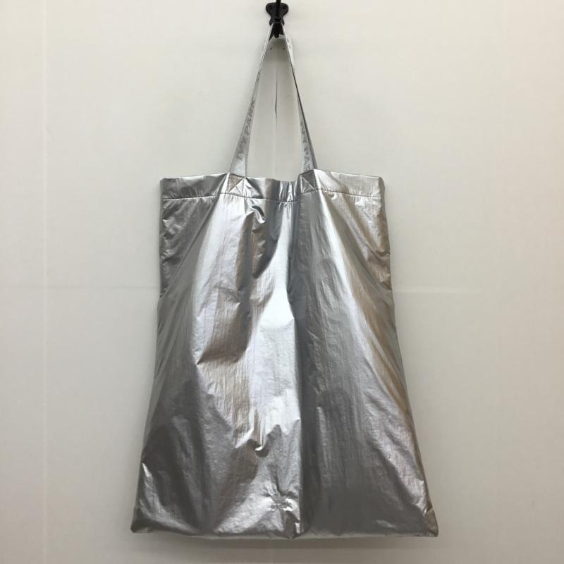 アディダス adidas トートバッグ トートバッグ IVY　PARK　DIPPED TOTE BAG FREE ロゴ、文字 銀 / シルバー /  メンズ USED 古着 中古 10125234