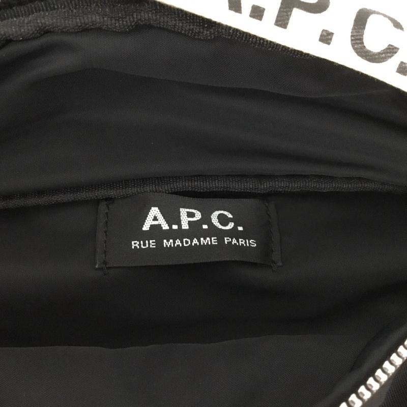 アーペーセー A.P.C. ウエストバッグ ウエストバッグ ボディバッグ ロゴ、文字 黒 / ブラック /  メンズ USED 古着 中古 10125413