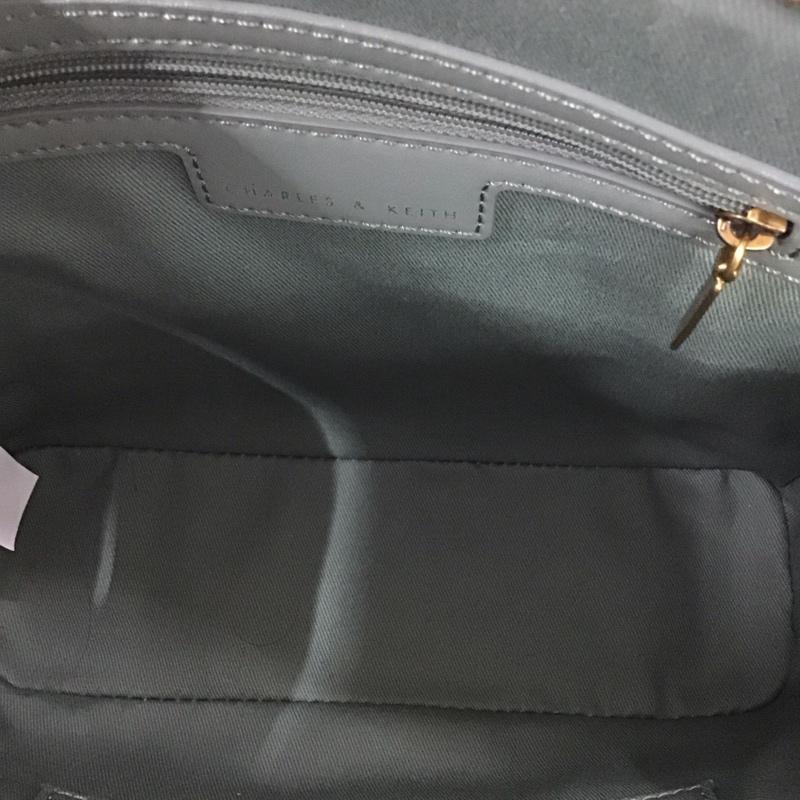 チャールズアンドキース charles&keith ハンドバッグ ハンドバッグ 31220006 エノラ テクスチャードダブルハンドルストラクチャードバッグ ショルダー 2way ロゴ、文字 薄緑 / ライトグリーン / X 金 / ゴールド /  レディース USED 古着 中古 10125691
