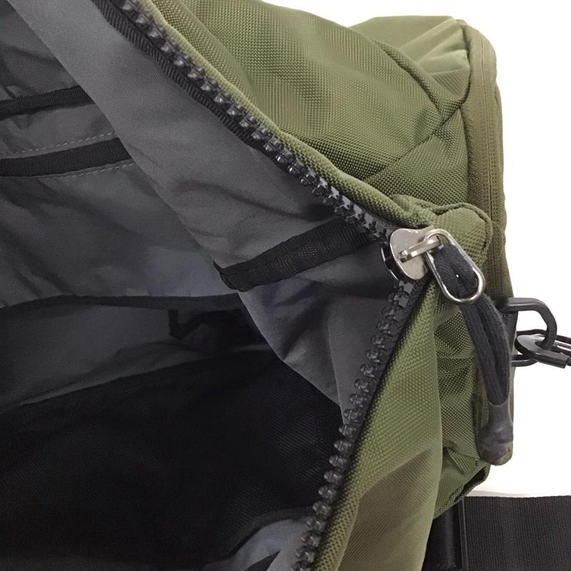 ナイキ NIKE ボストンバッグ ボストンバッグ BA5568 ヴェイパー スピード ダッフル M スポーツバッグ ロゴ、文字 黒 / ブラック / X カーキ / カーキ /  メンズ USED 古着 中古 10125695