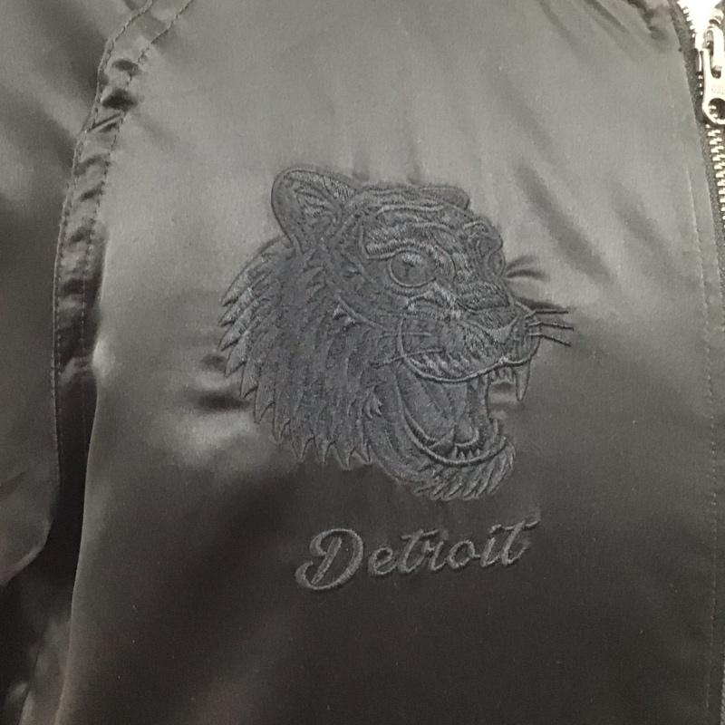 カーハート Carhartt ジャケット、上着 ジャケット、ブレザー ジップアップジャケット スカジャン ラグラン アウター M ロゴ、文字 黒 / ブラック /  メンズ USED 古着 中古 10126753