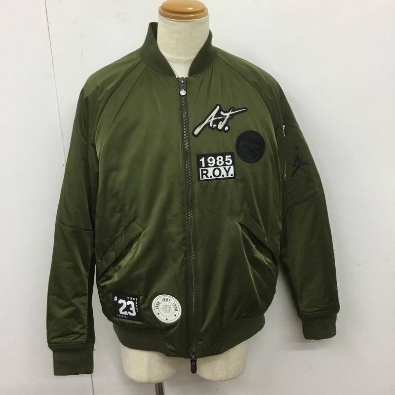 エアジョーダン AIR JORDAN ジャケット、上着 ジャケット、ブレザー av5998-395 グレイテストJ-1ボンバージャケット アウター スタジャン ジャンパー M ロゴ、文字 カーキ / カーキ /  メンズ USED 古着 中古 10127676