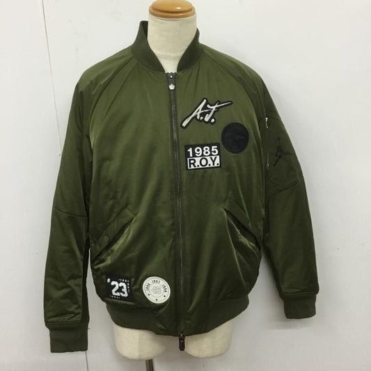 エアジョーダン AIR JORDAN ジャケット、上着 ジャケット、ブレザー av5998-395 グレイテストJ-1ボンバージャケット アウター スタジャン ジャンパー M ロゴ、文字 カーキ / カーキ /  メンズ USED 古着 中古 10127676