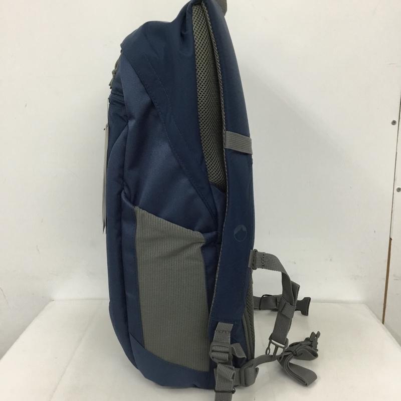 ロープロ Lowepro リュックサック、デイパック リュックサック、デイバッグ Photo Hatchback 22L カメラバッグ カメラリュック ロゴ、文字 紺 / ネイビー /  メンズ USED 古着 中古 10128613