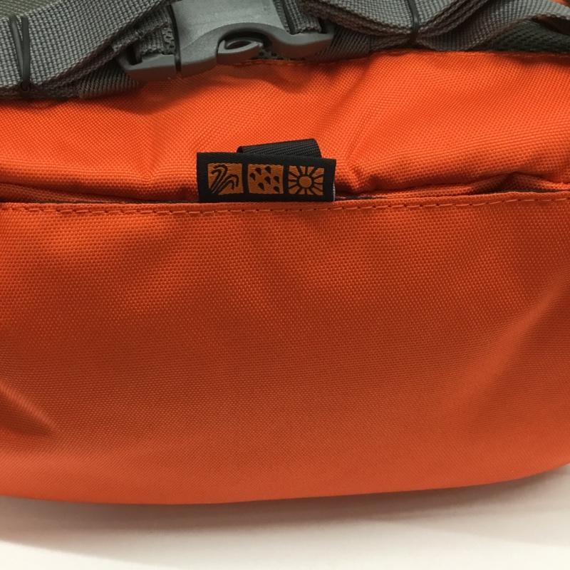 ロープロ Lowepro リュックサック、デイパック リュックサック、デイバッグ Photo Hatchback 22L カメラバッグ カメラリュック ロゴ、文字 橙 / オレンジ /  メンズ USED 古着 中古 10135399