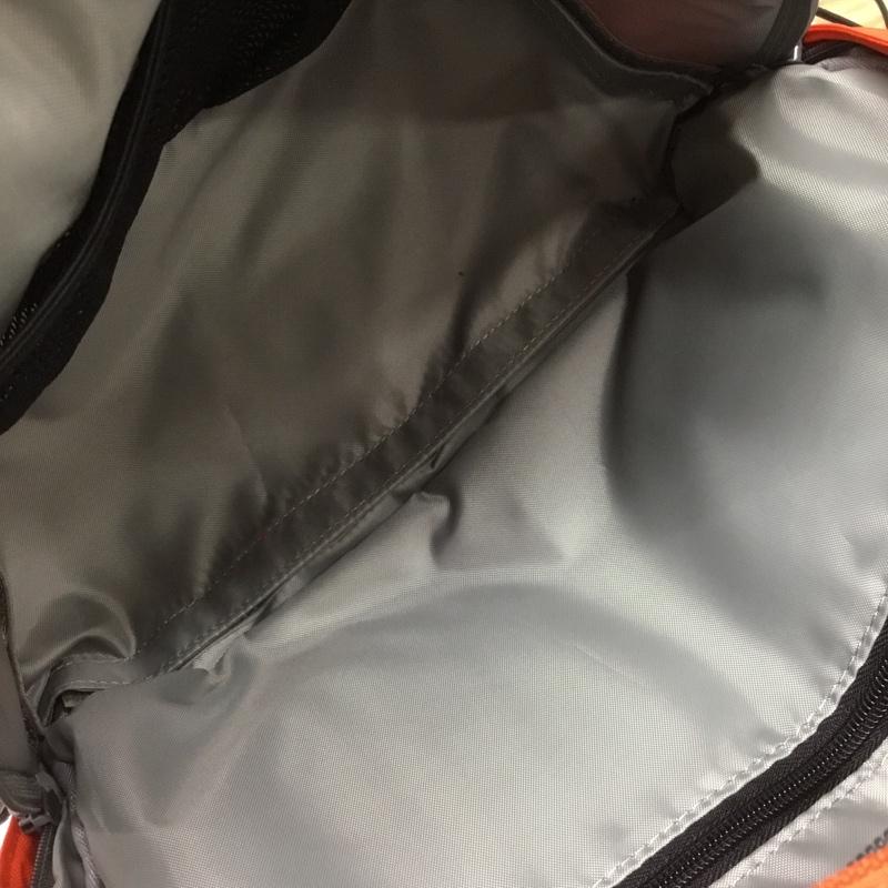 ロープロ Lowepro リュックサック、デイパック リュックサック、デイバッグ Photo Hatchback 22L カメラバッグ カメラリュック ロゴ、文字 橙 / オレンジ /  メンズ USED 古着 中古 10135399