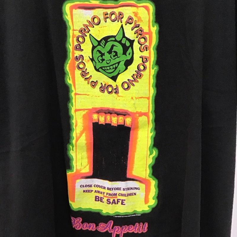 古着 USED Tシャツ 半袖 半袖カットソー プリントTシャツ クルーネックカットソー バンドT ポルノフォーパイロス XL プリント 黒 / ブラック /  メンズ USED 古着 中古 10136712