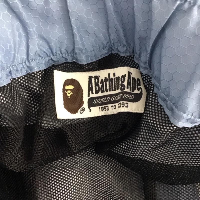 アベイシングエイプ A BATHING APE パンツ ワークパンツ、ペインターパンツ ワイドパンツ カジュアルパンツ ワークパンツ ナイロンパンツ M ロゴ、文字 水色 / ライトブルー /  メンズ USED 古着 中古 10138423