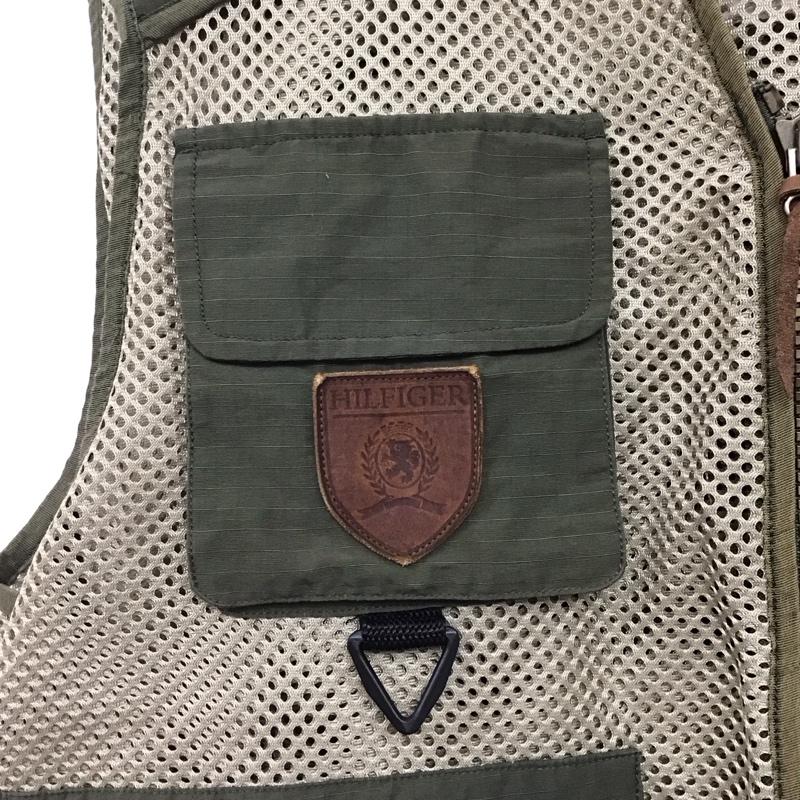 トミーヒルフィガー TOMMY HILFIGER ベスト ベスト ジップアップベスト ノースリーブカットソー アウター L ロゴ、文字 カーキ / カーキ /  メンズ USED 古着 中古 10144768