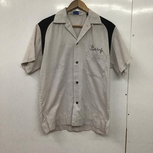 ヒルトン HILTON シャツ、ブラウス 半袖 半袖シャツ 刺繍シャツ ポケットシャツ S ロゴ、文字 灰 / グレー /  メンズ USED 古着 中古 10145539