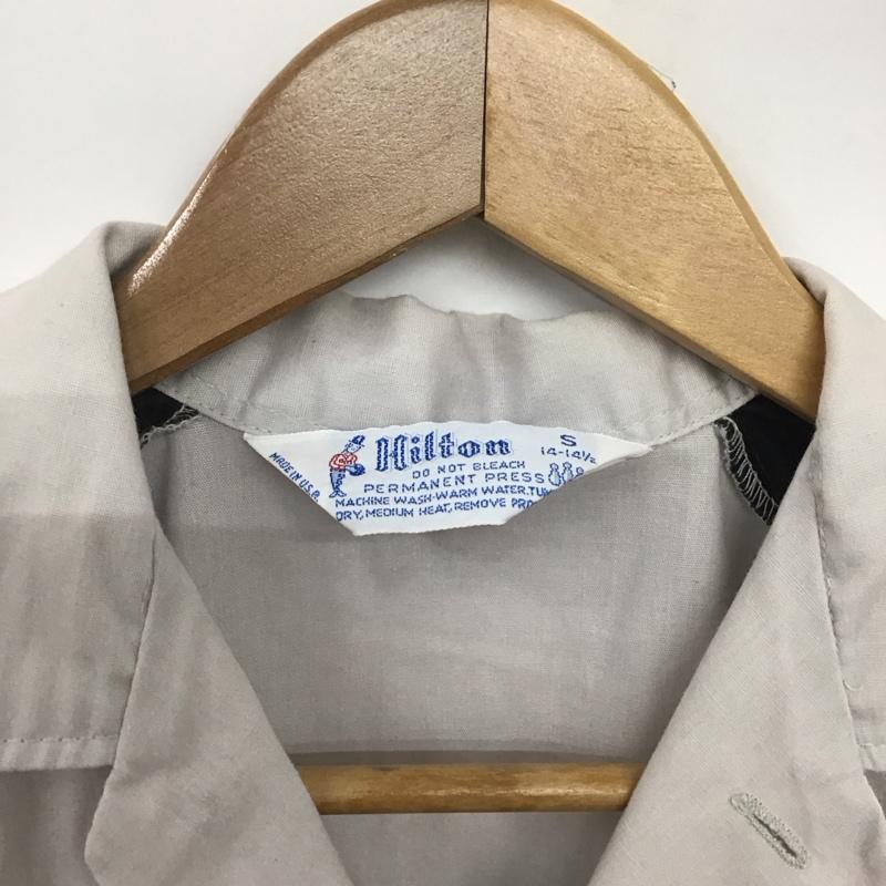 ヒルトン HILTON シャツ、ブラウス 半袖 半袖シャツ 刺繍シャツ ポケットシャツ S ロゴ、文字 灰 / グレー /  メンズ USED 古着 中古 10145539