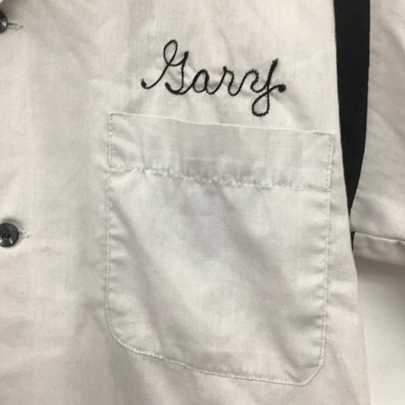 ヒルトン HILTON シャツ、ブラウス 半袖 半袖シャツ 刺繍シャツ ポケットシャツ S ロゴ、文字 灰 / グレー /  メンズ USED 古着 中古 10145539
