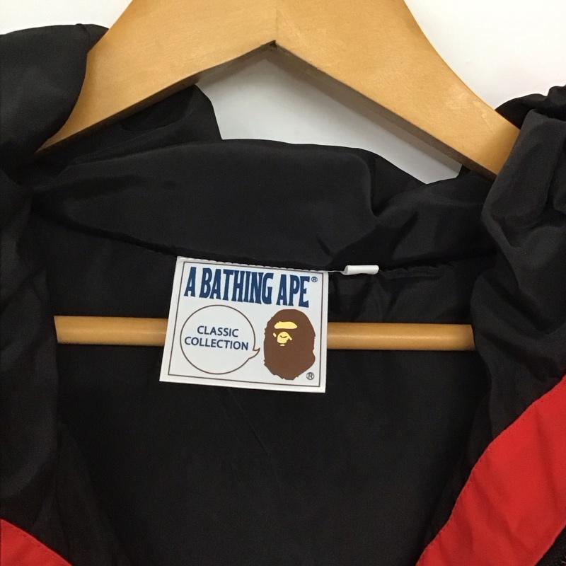 アベイシングエイプ A BATHING APE ジャケット、上着 ジャンパー、ブルゾン ジップアップジャケット ナイロンジャケット アウター L ロゴ、文字 赤 / レッド / X 白 / ホワイト / X 紺 / ネイビー /  メンズ USED 古着 中古 10146063