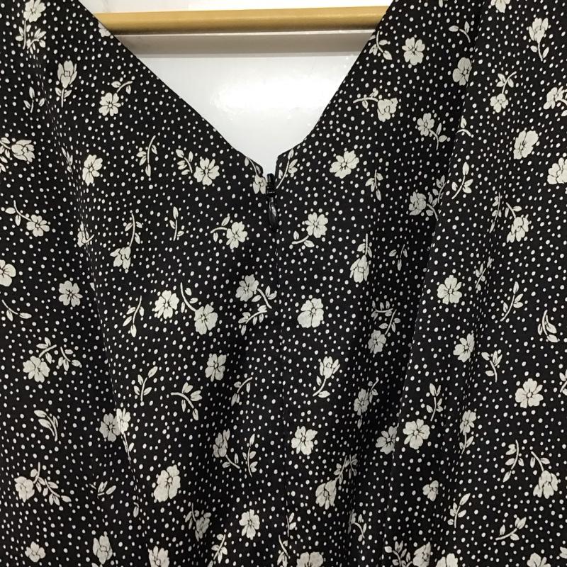 リリー ブラウン Lily Brown サロペット・オーバーオール サロペット、オーバーオール LWFO181021 小花柄ロンパース 0 花柄 黒 / ブラック /  レディース USED 古着 中古 10146417