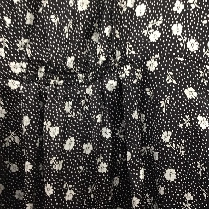 リリー ブラウン Lily Brown サロペット・オーバーオール サロペット、オーバーオール LWFO181021 小花柄ロンパース 0 花柄 黒 / ブラック /  レディース USED 古着 中古 10146417