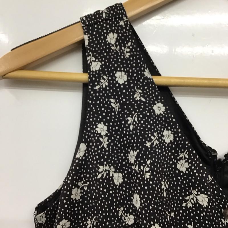 リリー ブラウン Lily Brown サロペット・オーバーオール サロペット、オーバーオール LWFO181021 小花柄ロンパース 0 花柄 黒 / ブラック /  レディース USED 古着 中古 10146417